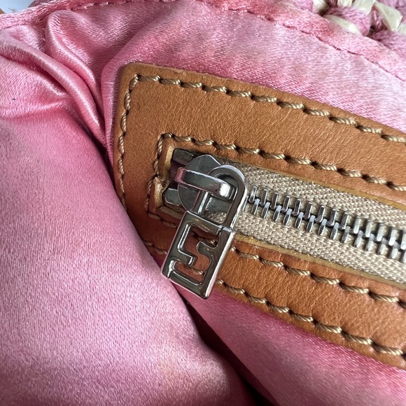 ✨SOLD✨ Vintage Fendi Pink Raffia Baguette - Picture 14 of 16